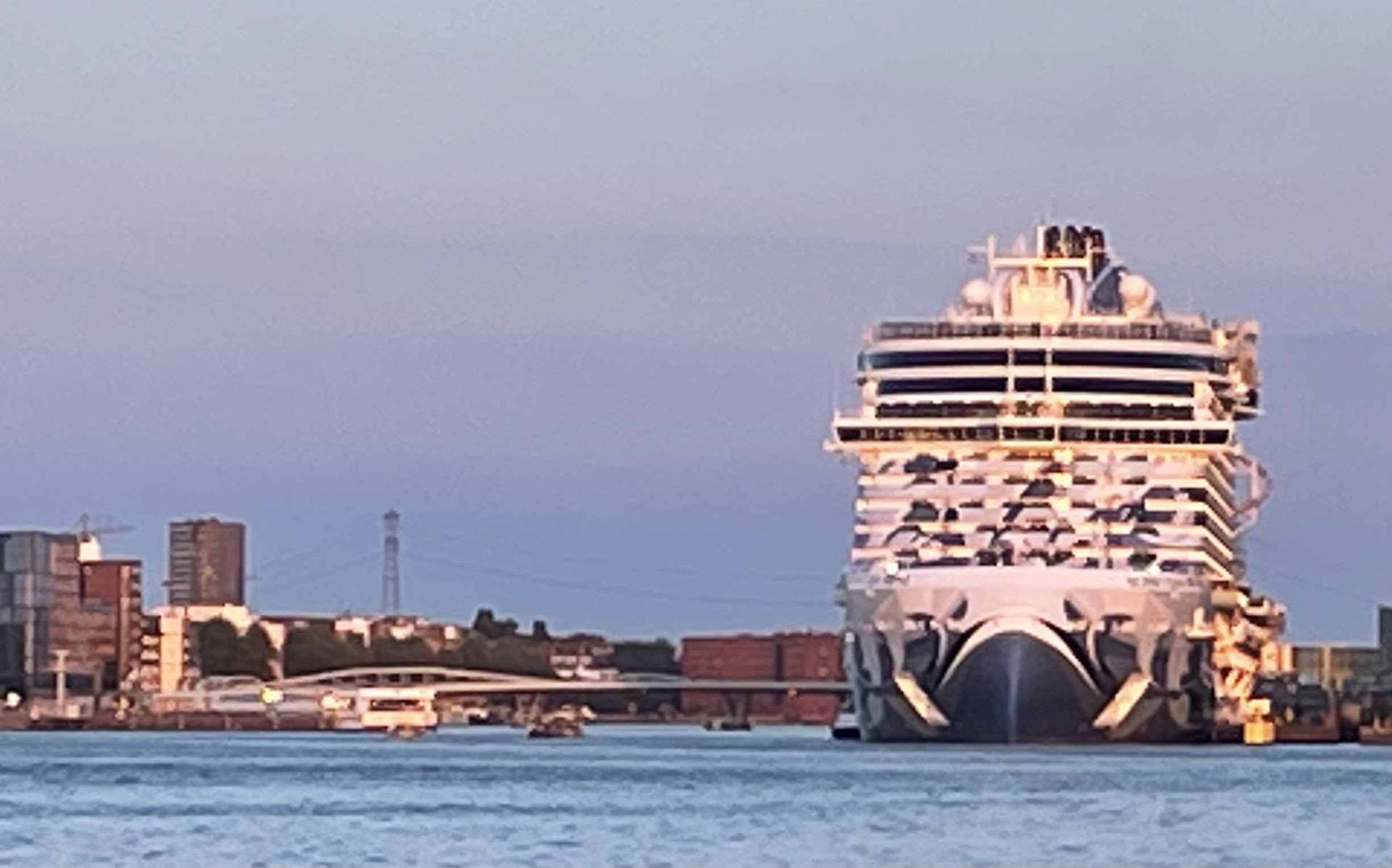 Norwegian Pr1ma – Christening with Katy&nbsp;Perry